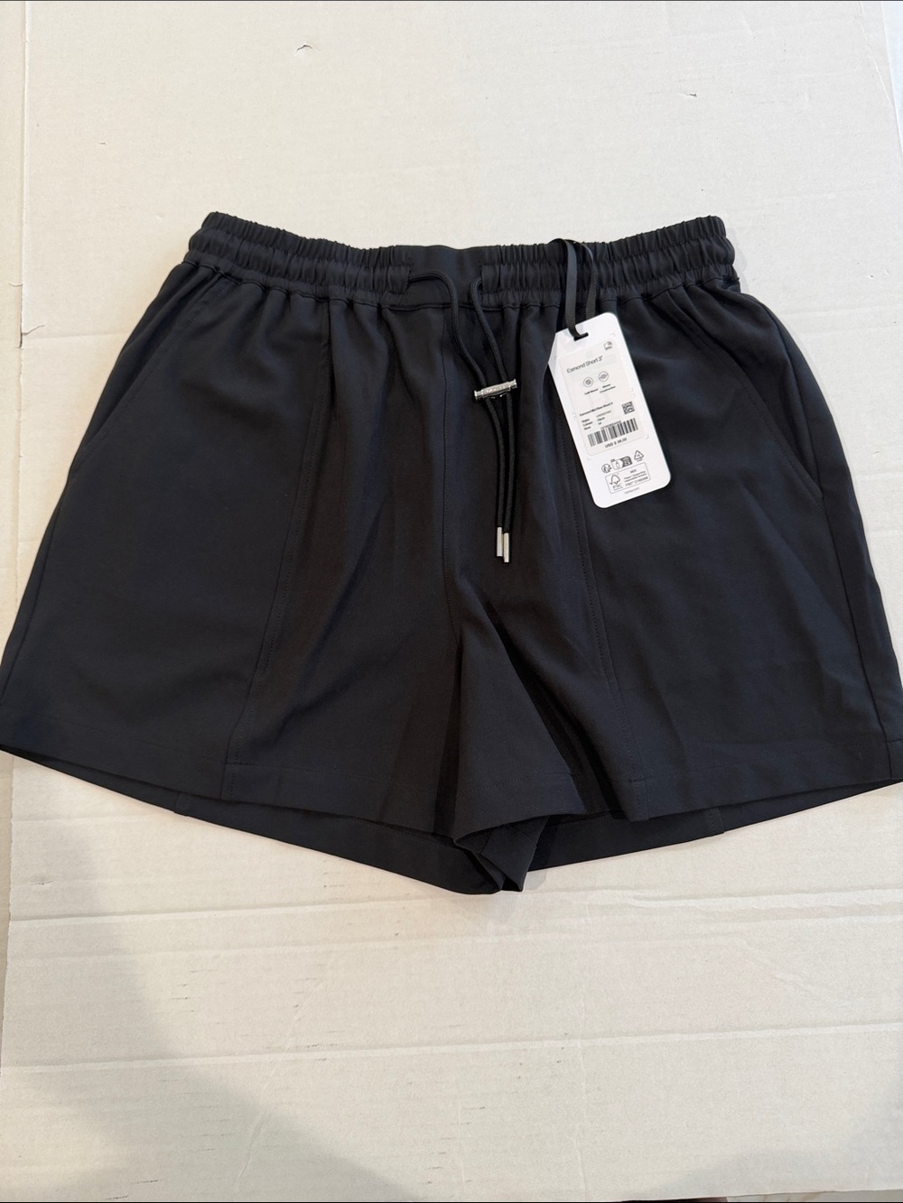 Varley Edmond short 3” NWT